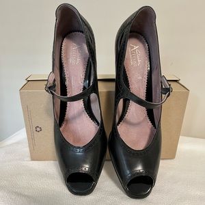 12M Clarks Artisan peep toe pump in black